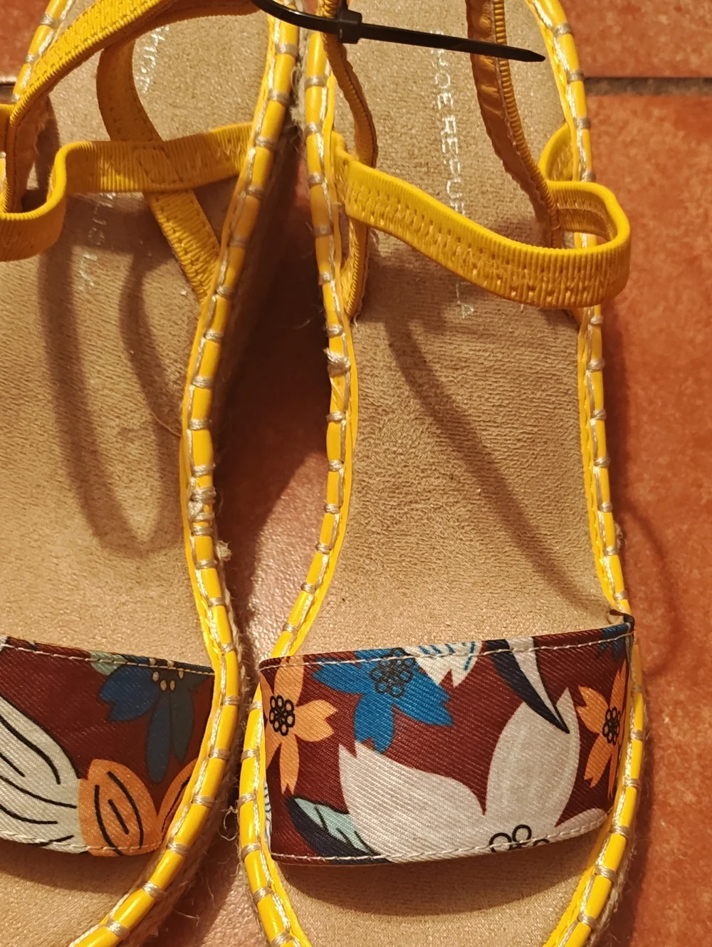 Kids Yellow Floral Strap Sandals